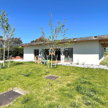 Modernes Einfamilienhaus im Erdgeschoss mit großem Grundstück nahe Girona