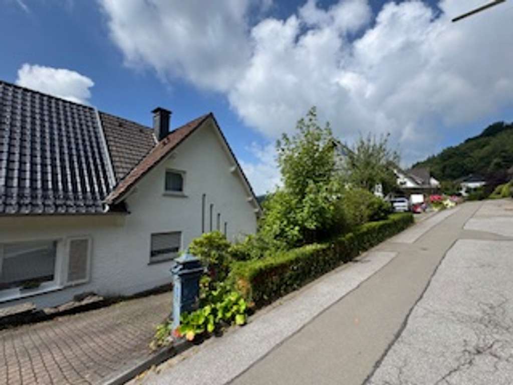 Immobilie in Engelskirchen - Engelskirchen, solide DHH in sonniger, sehr guter Aussichtslage und hohem Wohnwert - Bild 2