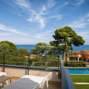 Begur, Neue Wohnung mit Meerblick, nur 10 Minuten vom Strand entfernt