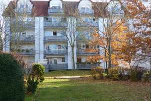 2-Zimmer-Wohnung mit Balkon, Einbauküche und Stellplatz (5 min zum Flughafen)