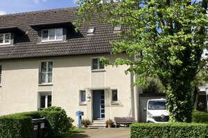 Doppelhaushälfte mit schönem Garten 