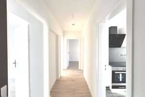 Stylish und modern! TOP Wannenbad + Einbauküche – Sudetenweg 15, 38448 Wolfsburg – Vorschaubild 2