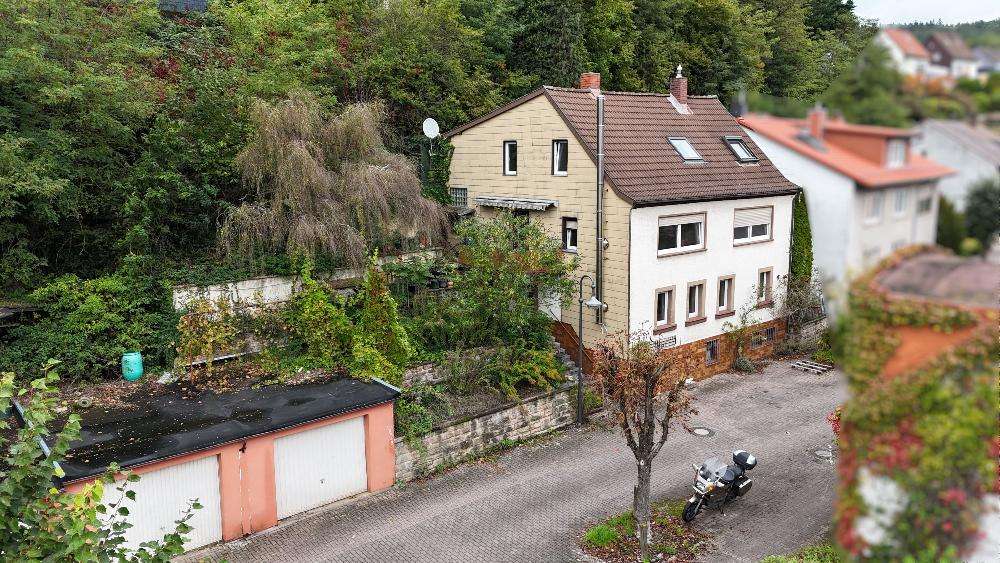 +++ Sofort verfügbar: Geräumiges 2-3 Familienhaus mit Balkon, überdachtem Freisitz, Garten und 2 ..., Südwestpfalz Kreis – Bild 2