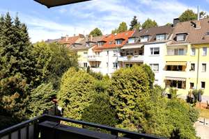 Helle 2-Zimmer-Wohnung mit Balkon, Einbauküche und Blick ins Grüne in Essen-Frohnhausen