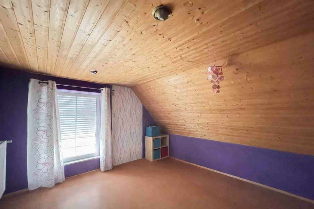 Immobilie in Steinfeld - Freistehendes Einfamilienhaus mit Doppelgarage und großem Grundstück in Hausen/Steinfeld - Bild 4