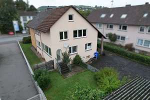 Geräumiges Wohnhaus mit mehreren Garagen in Beverungen – Die vollständige Adresse der Immobilie erhältst du vom Anbieter., 37688 Beverungen – Vorschaubild 1