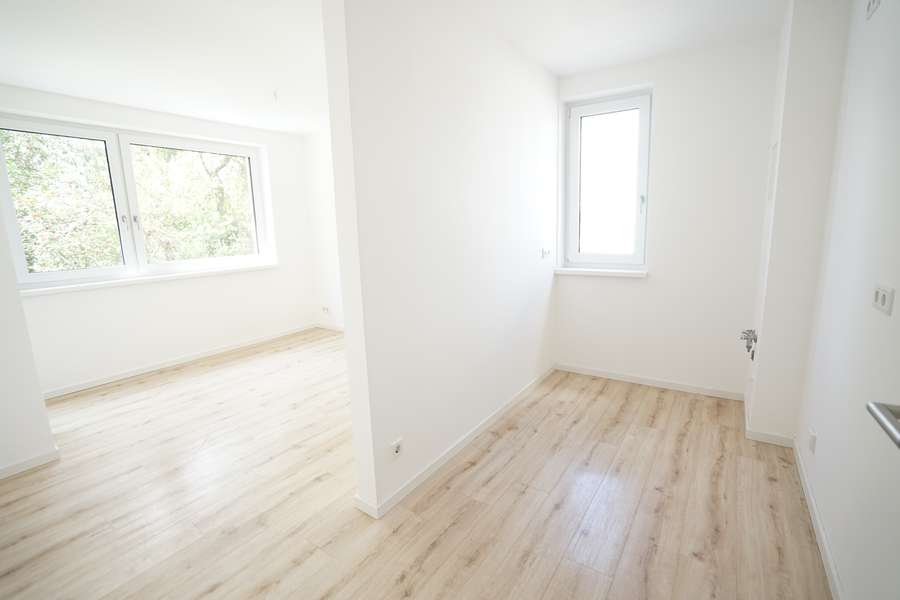 Wohnzimmer mit offener Küche