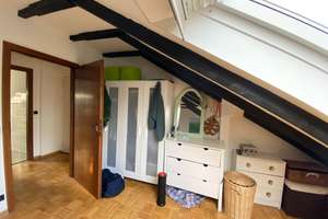 Schöne Dachgeschosswohnung Nähe Innenhafen mit Parkett. – Schlegtendalstraße 5, 47058 Duissern, Duisburg – Vorschaubild 11