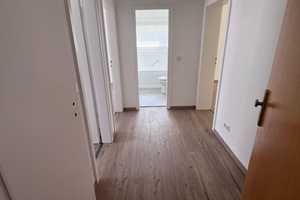 Komplett modernisierte 2-Zimmer-Wohnung mit Loggia – Schwelmer Straße 126, 42389 Wuppertal – Vorschaubild 2