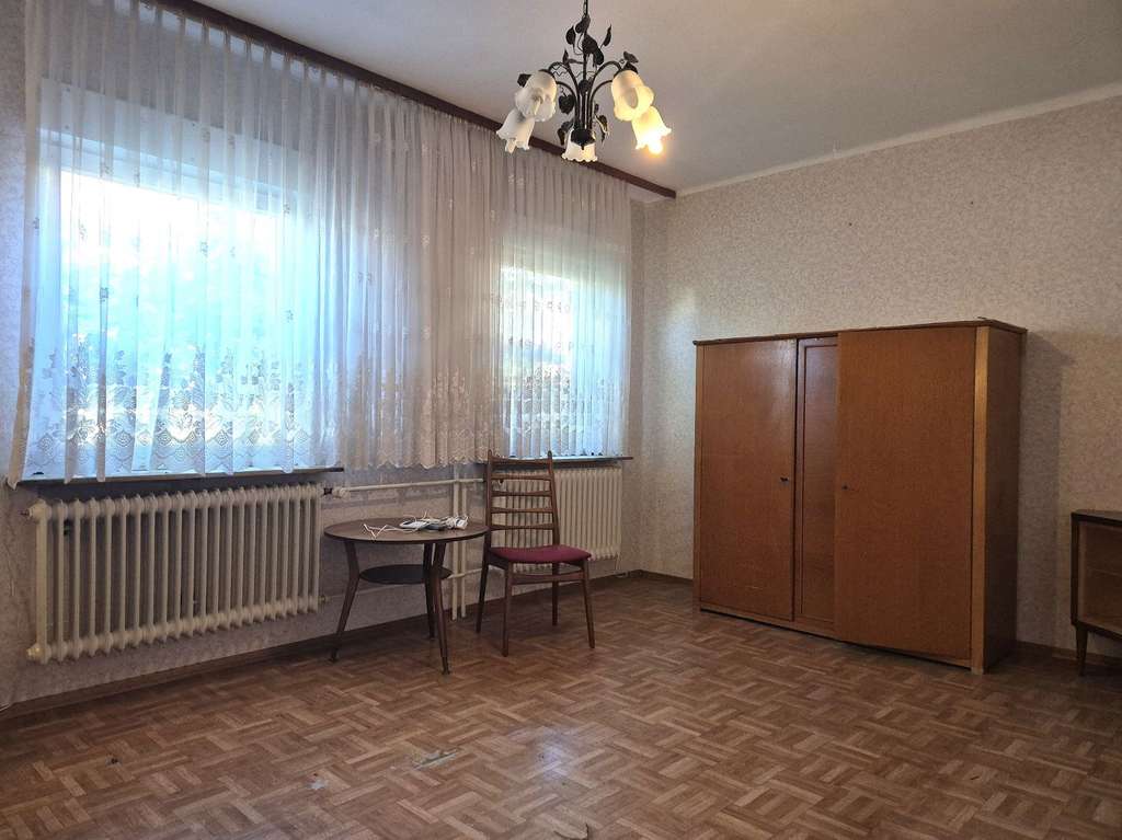 Immobilie in Bensheim - Doppelhaushälfte zum Renovieren - sofort verfügbar! - Bild 1