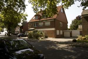 TOP RHEINLAGE, gepflegtes Haus mit 10,5 Zimmern (3 Wohnungen) in Düsseldorf-Benrath – Pigageallee 24, 40597 Benrath, Düsseldorf – Vorschaubild 3