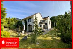 Ein besonderes Einfamilienhaus in unschlagbarer Lage direkt am Riesebusch – Die vollständige Adresse der Immobilie erhältst du vom Anbieter., 23611 Bad Schwartau – Vorschaubild 1