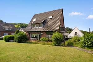 Großzügiges Zweifamilienhaus mit großem Grundstück, zwei Garagen und Blick auf die Burg Rode – Die vollständige Adresse der Immobilie erhältst du vom Anbieter., 52134 Herzogenrath – Vorschaubild 11