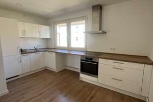 2-Zimmer-Wohnung mit Balkon, Einbauküche, Keller &  kl. Garage in Braunschweig – ab 15.05.2026