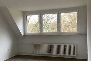 Schöne 3-Zimmerwohnung mit Vinylboden und Wannenbad im Dachgeschoss – Ungelsheimer Str. 4C, 47259 Hüttenheim, Duisburg – Vorschaubild 2