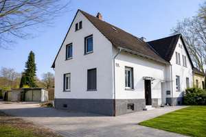 Traditionelles Zechen-Reihenendhaus