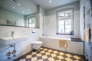 2-Zimmer-Altbau-Klassiker mit Balkon in der Winsstraße – 10405 Prenzlauer Berg, Berlin – Vorschaubild 3