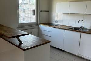 Teilmöblierte 2-Zimmer-Wohnung mit Einbauküche, Balkon und Garage in Duisburg-Huckingen – Zum Mühlkotten 3, 47259 Huckingen, Duisburg – Vorschaubild 2