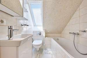 Modern sanierte Dachgeschoss-Maisonette mit besonderem Wohnflair – Die vollständige Adresse der Immobilie erhältst du vom Anbieter., 80689 Sankt Ulrich, München – Vorschaubild 4