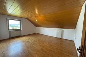 Dachgeschosswohnung mit Fernblick und absolut ruhiger Wohnlage von Neunburg vorm Wald zu vermieten – Die vollständige Adresse der Immobilie erhältst du vom Anbieter., 92431 Neunburg vorm Wald – Vorschaubild 7