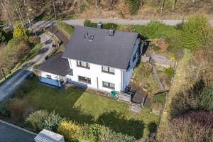 WOHNEN IM GRÜNEN – EINFAMILIENHAUS MIT SONNENGRUNDSTÜCK UND EXPERTENEMPFEHLUNG ZUR SANIERUNG – Die vollständige Adresse der Immobilie erhältst du vom Anbieter., 51789 Lindlar – Vorschaubild 1