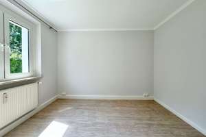Hochwertige 3-Zimmer-Wohnung mit exklusiver Einbauküche, verglaster Südloggia & PKW-Stellplatz – Sternberger Straße 12, 18109 Lichtenhagen, Rostock – Vorschaubild 11