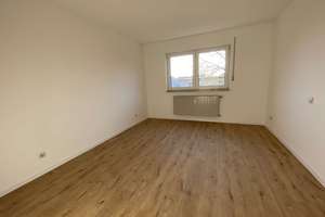 Sehr schöne 3-Zimmer-Erdgeschoss Wohnung im Toscana-Viertel in Dörfles-Esbach – Die vollständige Adresse der Immobilie erhältst du vom Anbieter., 96487 Dörfles-Esbach – Vorschaubild 2