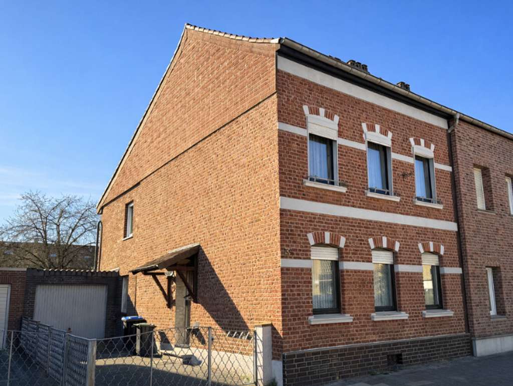 Immobilie in Baesweiler - Doppelhaushälfte mit großem Garten und viel Potenzial in zentraler Lage von Baesweiler - Bild 0