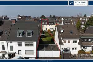 Innenstadtlage - Reihenhaus mit Bebauungspotenzial auf 530 m² Grundstück mit 3 Garagen in Dellbrück