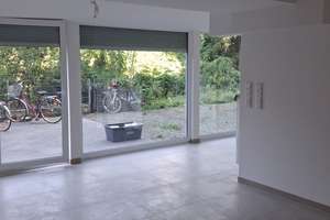 Neuwertige, helle 3-Zimmer-Wohnung mit großen Fensterfronten  zuvermieten.