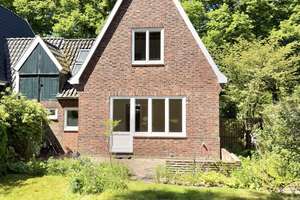 Charmantes Haus mit traumhaftem Garten, sonniger Terrasse und Doppelgarage – Die vollständige Adresse der Immobilie erhältst du vom Anbieter., 22359 Volksdorf, Hamburg – Vorschaubild 2