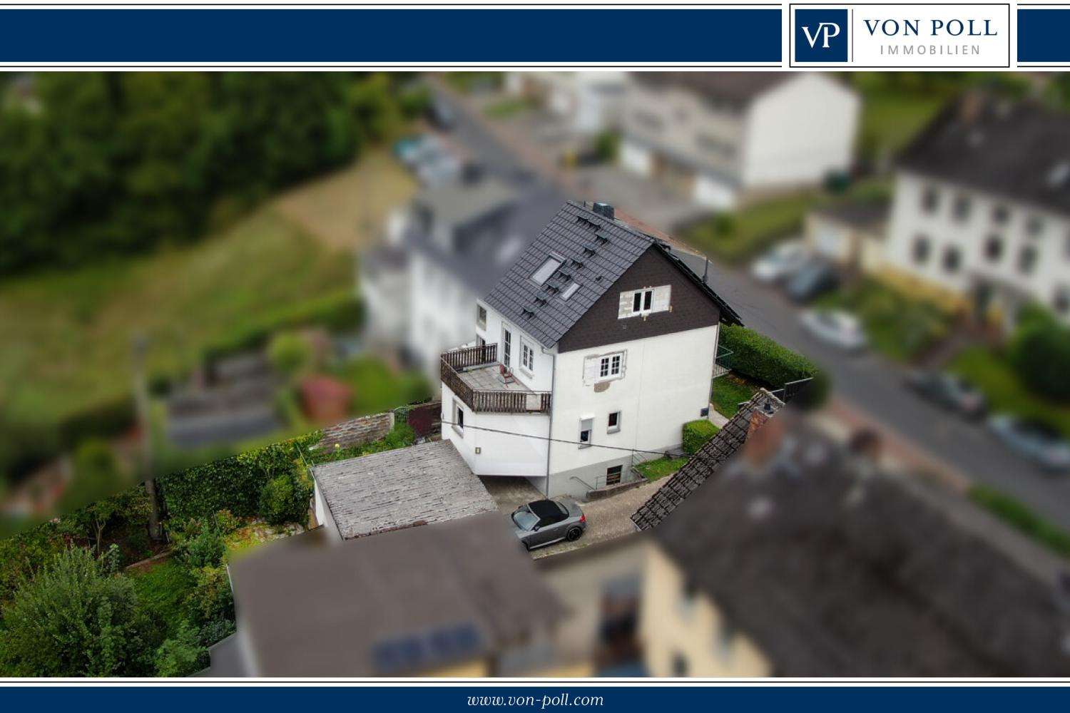 Teilsaniertes Zweifamilienhaus mit großzügigem Garten und viel Potenzial in Aussichtslage, Rhein Lahn Kreis – Bild 1