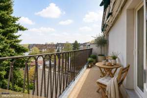 Über den Dächern von Düsseltal - 3-Zimmer-Wohnung mit Aufzug, großem Balkon und Gestaltungspotenzial – Die vollständige Adresse der Immobilie erhältst du vom Anbieter., 40237 Düsseltal, Düsseldorf – Vorschaubild 2