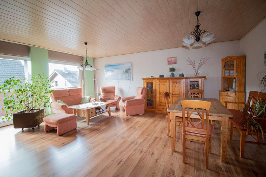 Immobilie in Grafschaft - Charmantes Wohnen in der Grafschaft - Solider Bungalow mit zusätzlichem Wohnraum und Wohlfühlambient - Bild 1