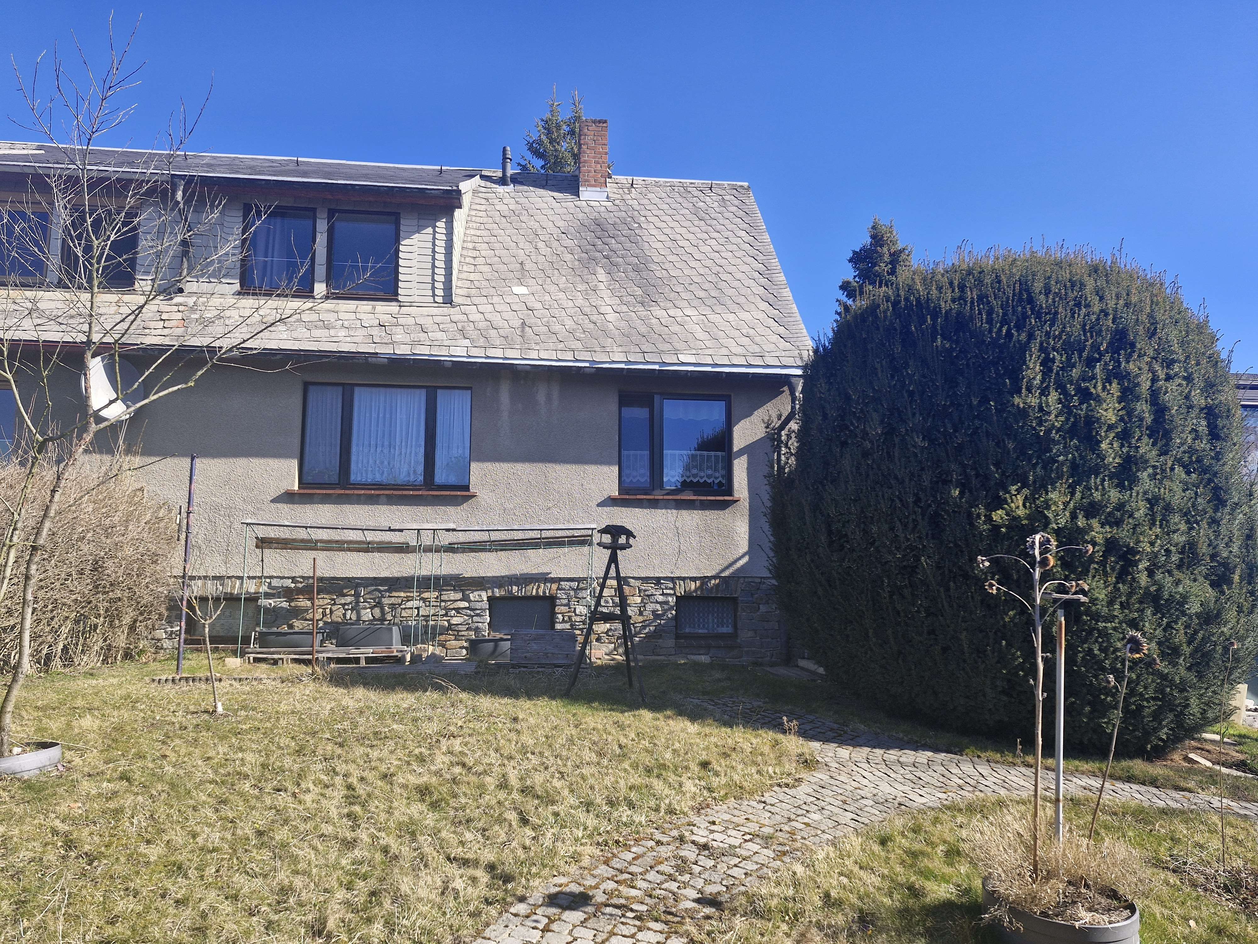 Doppelhaushälfte mit Traumblick – Wohnen in schöner Lage von Lauter-Bernsbach!, Erzgebirgskreis – Bild 1