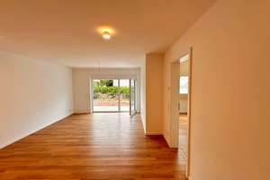 Erstklassiges Investment: Vermietete 3,5-Zimmer-DG-Wohnung mit Aussichtsbalkon & KfW 40 – Die vollständige Adresse der Immobilie erhältst du vom Anbieter., 78112 Sankt Georgen im Schwarzwald – Vorschaubild 2