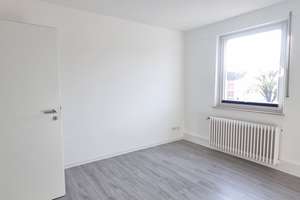 Moderne Wohnung im DG: Wohnen an der Südstraße – Die vollständige Adresse der Immobilie erhältst du vom Anbieter., 33647 Brackwede, Bielefeld – Vorschaubild 1