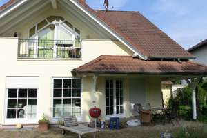 Einfamilienhaus mit Einliegerwohnung in Bad Nauheim OT – Die vollständige Adresse der Immobilie erhältst du vom Anbieter., 61231 Bad Nauheim – Vorschaubild 1