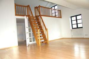 Mitten im Grünen - Außergewöhnliche DG-Wohnung mit neuer Küche, Einbauschränken, Galerie und Garten – Westpreußenstraße 38, 81927 Englschalking, München – Vorschaubild 2