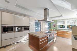 Exklusive Villa in Köln-Lindenthal – Privatsphäre, Sicherheit und Luxus auf höchstem Niveau – Die vollständige Adresse der Immobilie erhältst du vom Anbieter., 50935 Lindenthal (Ortsteil), Köln – Vorschaubild 9