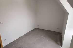 stilvolle 2-Zimmer-DG-Wohnung mit Einbauküche in Augsburg – Jakoberstraße 1, 86152 Jakobervorstadt-Nord, Augsburg – Vorschaubild 3