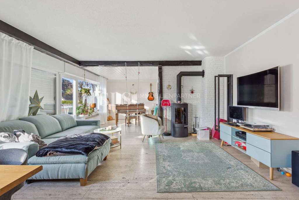 Immobilie in Arnsberg - Drei Wohnungen mit Garagen und eigenständigen Außenbereichen auf großzügigem Grundstück - Bild 2