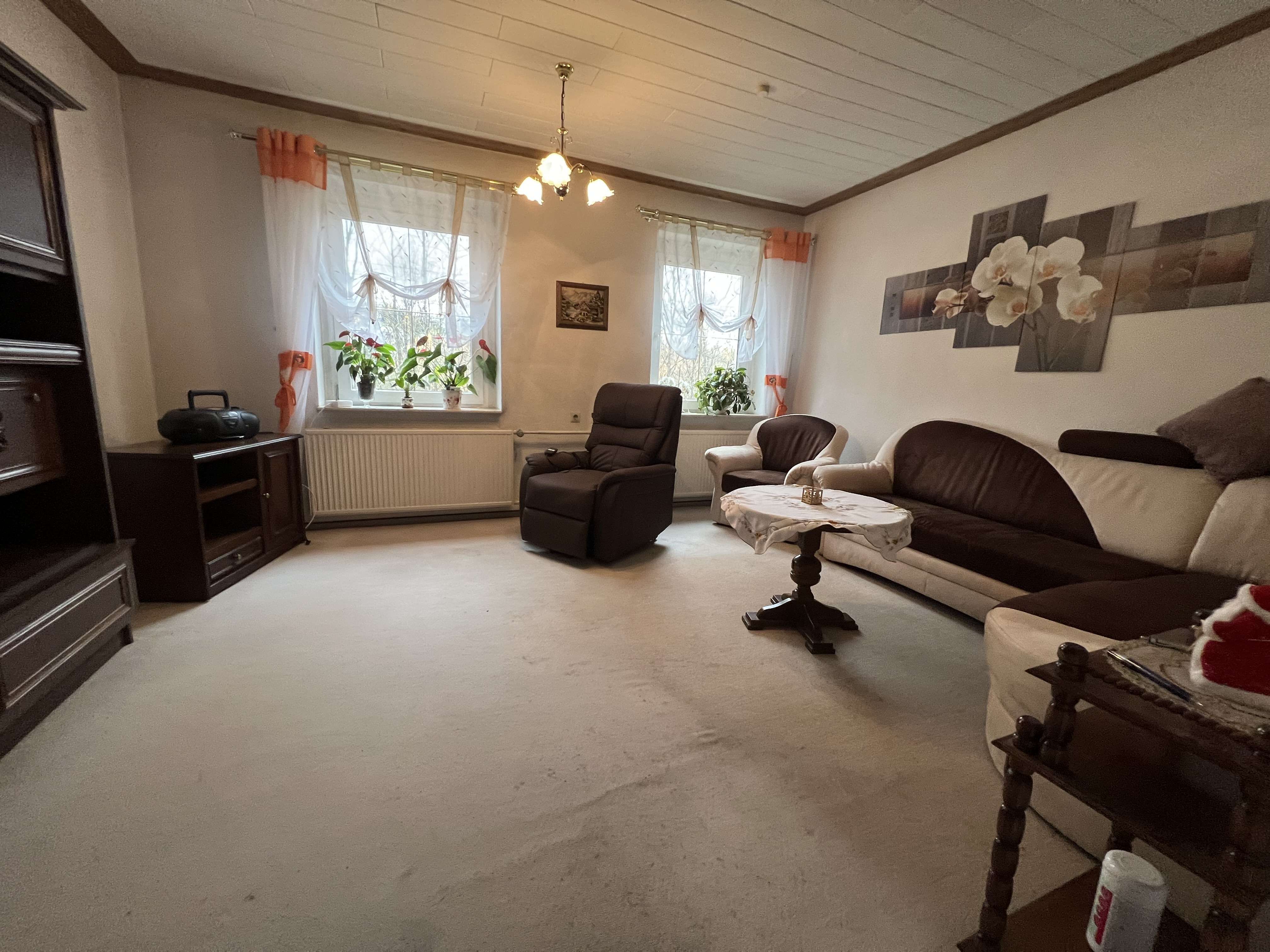 Immobilie in Schwarzenberg/Erzgebirge - Schöne DHH am Waldrand mit tollem Grundstück! - Bild 3