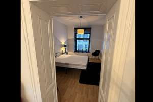 Möbliert auf Zeit: 2-Zimmer-Altbau Altstadt, ruhige Seitenstraße, 5 Min zum Rhein – 40213 Altstadt, Düsseldorf – Vorschaubild 11