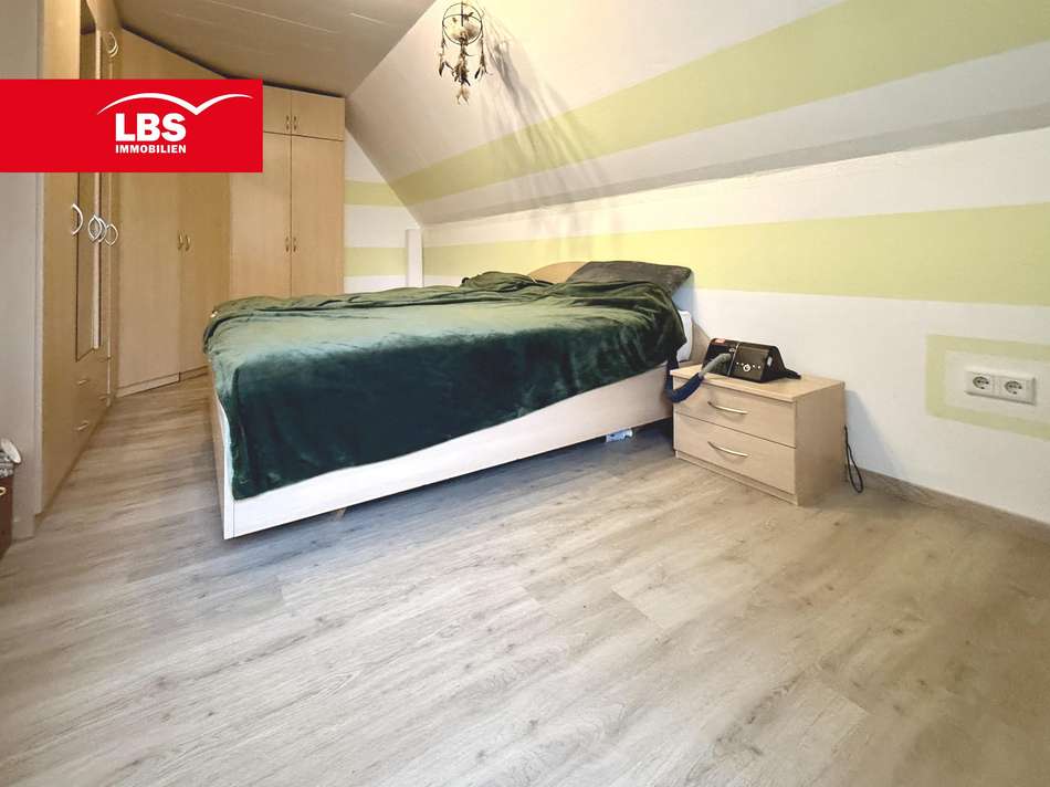 Schlafzimmer DG