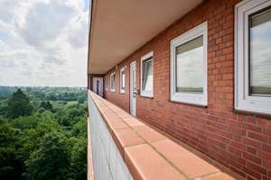 Über den Dächern Kiels: Modernisierte 3-Zimmer-Wohnung mit Balkon und Parkblick – Die vollständige Adresse der Immobilie erhältst du vom Anbieter., 24148 Ellerbek, Kiel – Vorschaubild 2