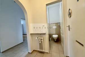 Renovierte Wohnung mit Südloggia, Einbauküche und TG-Stellplatz – Becherstr. 3, 80686 Sankt Ulrich, München – Vorschaubild 7