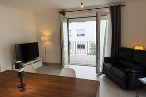 Möbellierte neuwertige 3-Zi-Wohnung mit SW-Loggia, Aufzug, TG und hochwertiger Einbauküche – 51379 Opladen, Leverkusen – Vorschaubild 2