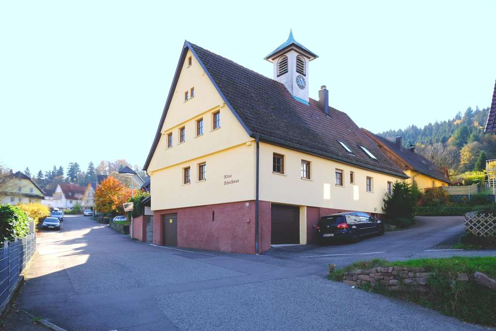 Immobilie in Unterreichenbach - Historischer Charme trifft Wohnkomfort – Ein- bis Zweifamilienhaus mit flexibler Nutzungsmöglichkeit - Bild 0