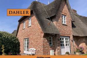 Lichtdurchflutetes Reetdach-Domizil im Dorfkern – Die vollständige Adresse der Immobilie erhältst du vom Anbieter., 25999 Kampen (Sylt) – Vorschaubild 1